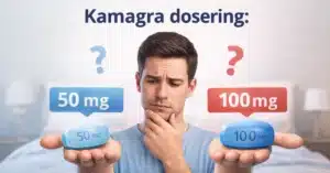 Man twijfelt tussen Kamagra dosering 50 mg en 100 mg met tabletten in beide handen